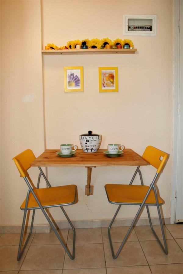 Cosy Apartment By The Sea Metamorfosi  Exterior photo